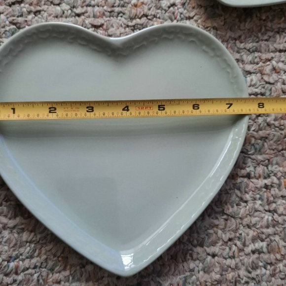 NOS the homemaker idea co set of 4 heart shaped ceramic plates. 2 green, 2 white - Picture 4 of 9